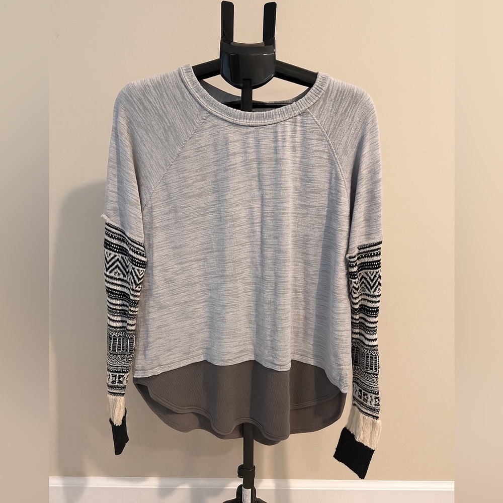 Free People We The Free Pullover Top Gray Tribal Print Sleeves Medium